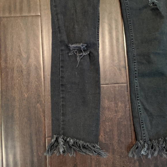 Free People Black Frayed Hem Jeans 👖 - Picture 6 of 7